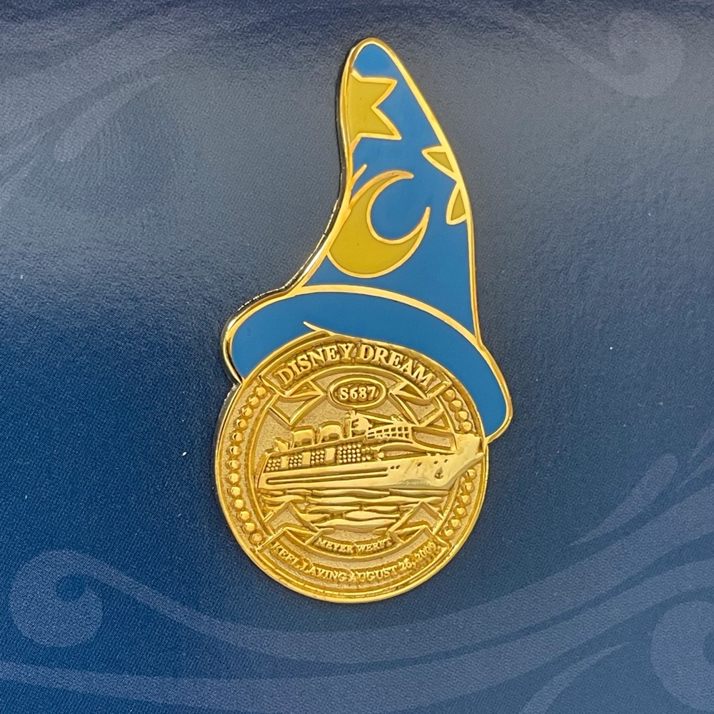 🎉HP🎉 Disney’s 2011 Vacation Club Keel Pin